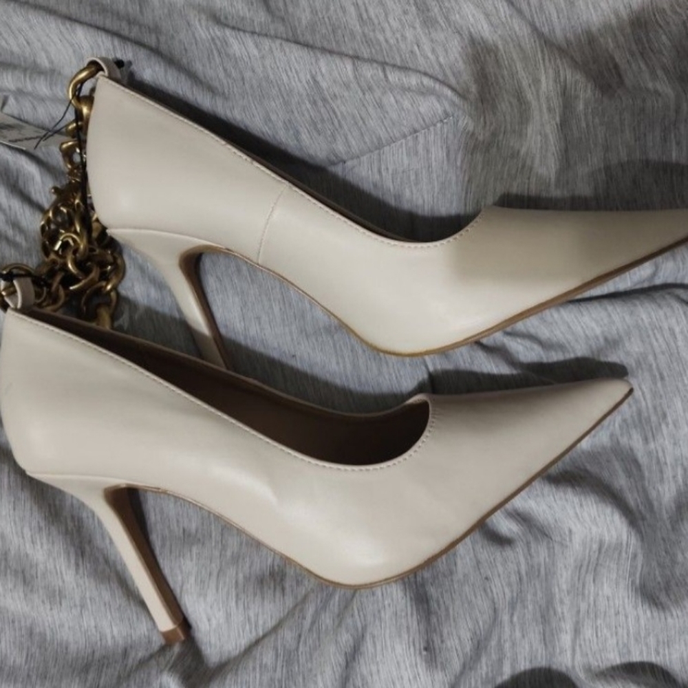 Express Heels - Picture 4 of 4